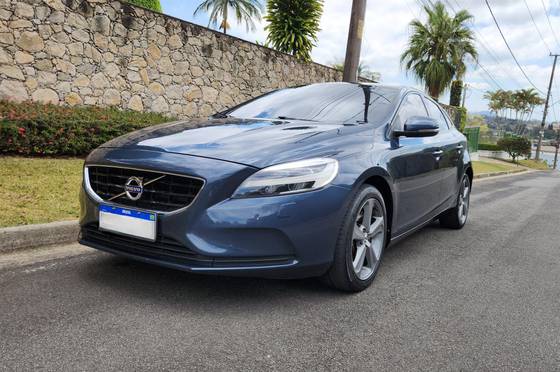 VOLVO V40 2.0 T4 MOMENTUM GASOLINA 4P AUTOMÁTICO